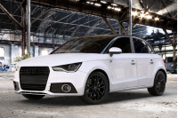 Audi A1 (8X) zwart logo voorzijde zwart