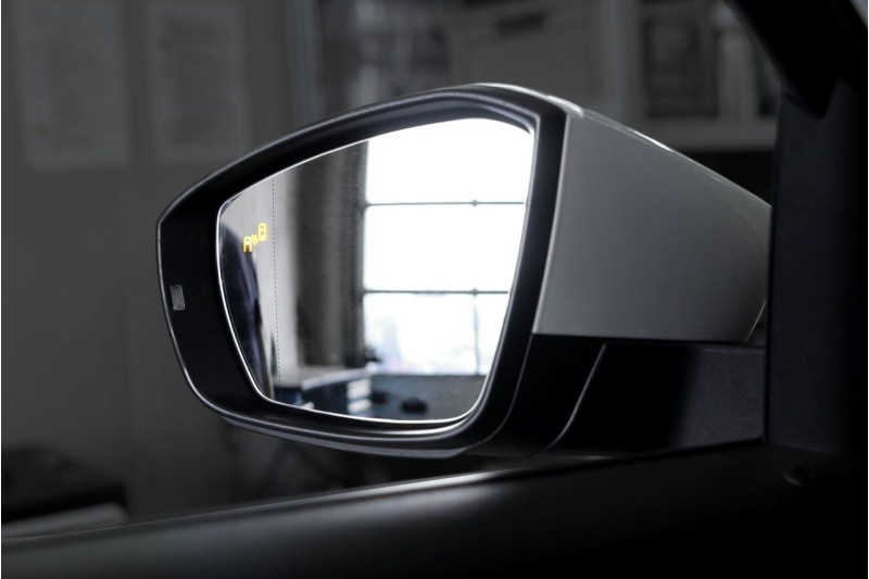 Volkswagen Polo 6 (AW/AE) side assist (dodehoekdetectie)