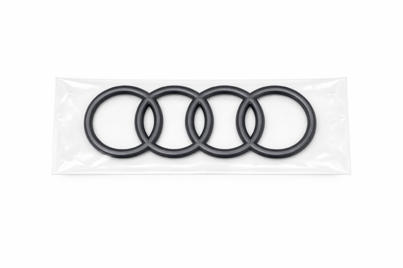 Audi A5 (B10) achterzijde logo zwart black edition embleem