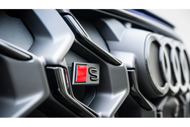 Audi SQ5 (GU) grille embleem voorzijde Audi SQ5 (GU) grille embleem voorzijde