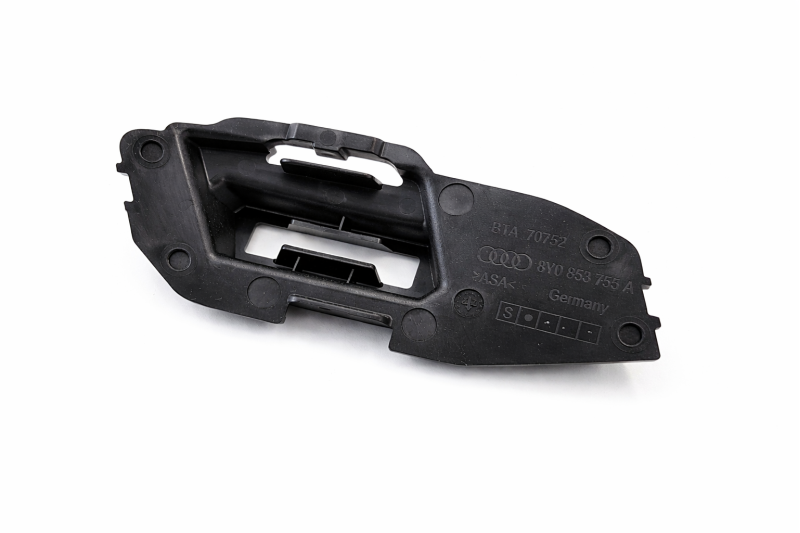 Audi RS3 (8Y) bevestigingselement voor grille embleem