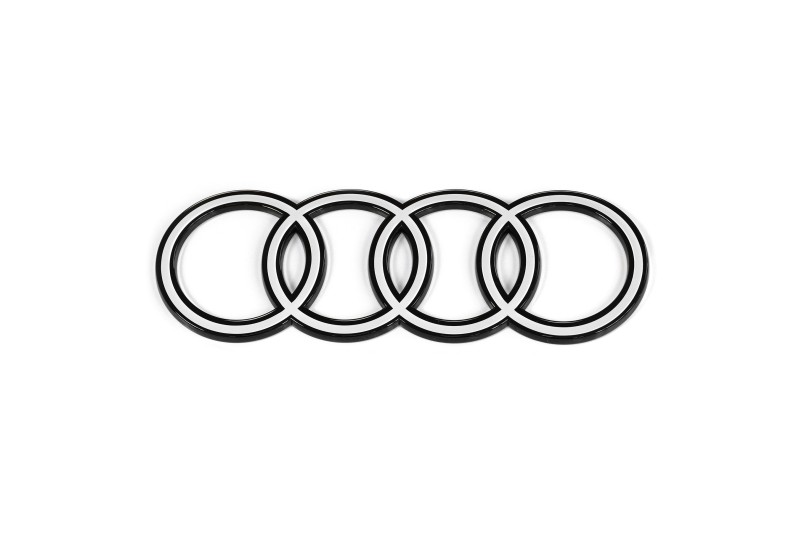 Audi A3 (8Y) limousine achterzijde logo zwart / wit black edition