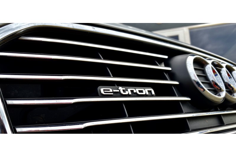 Audi A3 e-tron grille-embleem