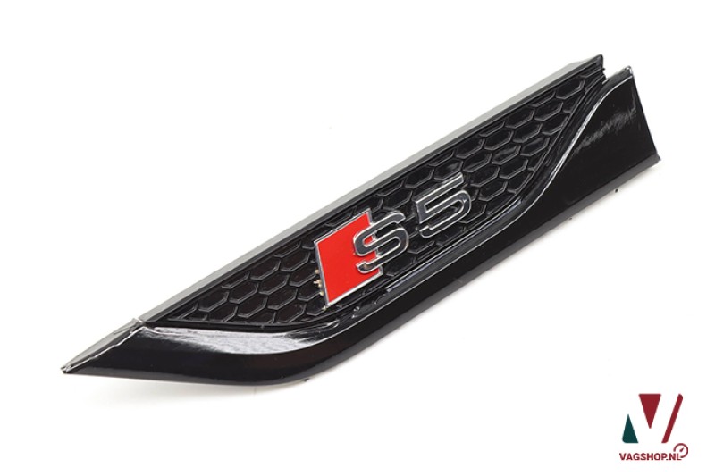 Audi S5 (B9) blackline edition zijscherm embleem