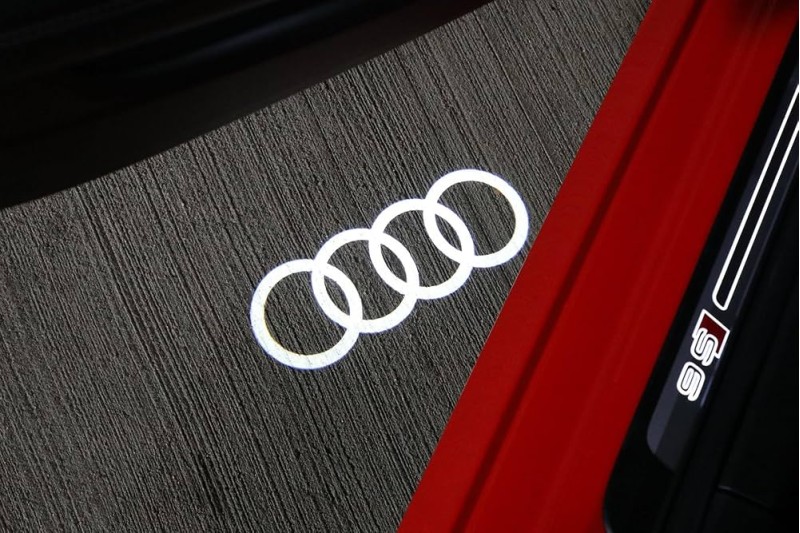 Audi instapverlichting LED met logoprojectie van Audi logo