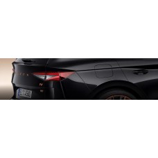 Škoda Enyaq 80 embleem koper 