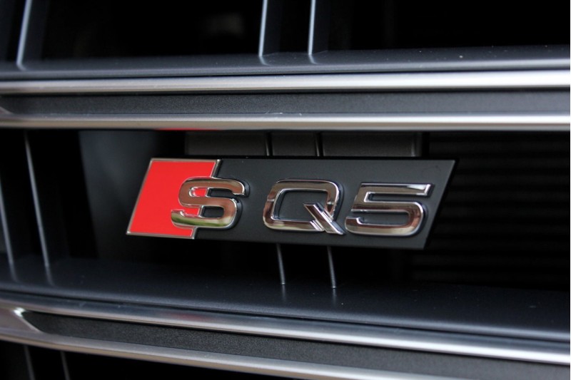 Audi SQ5 embleem grille chroom