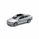 Volkswagen Passat sedan modelauto (1:43, Tungsten Silver)
