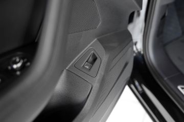 Push Button driver voor elektrisch bediende achterklep (elektrical tailgate) voor Volkswagen Touareg CR — Version: Left-hand drive L0L