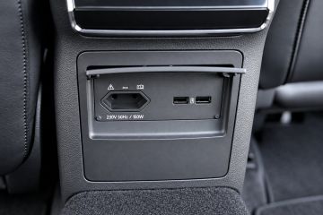 Complete set 230 Volt-aansluitdoos + USB-hub voor Škoda Superb 3V