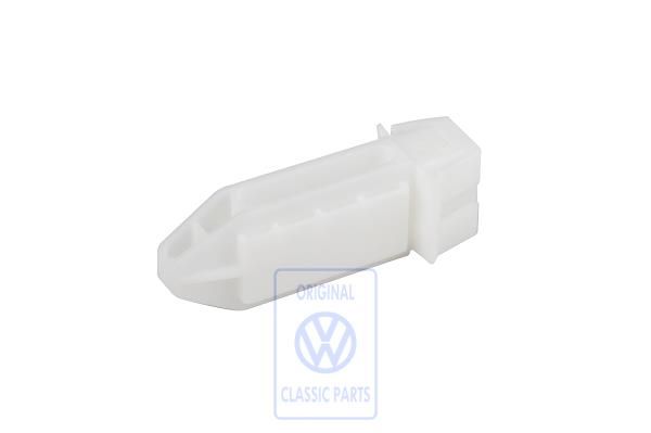 Volkswagen Passat B4 clip voor grille