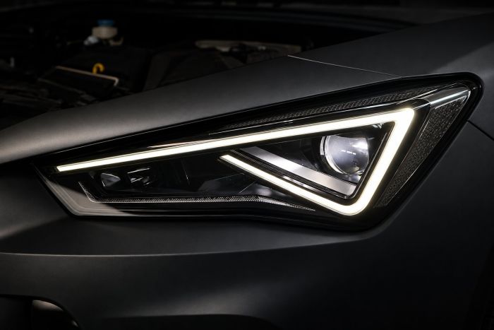 LED Matrix-koplampen met LED dagrijverlichting (DRL) voor SEAT Formentor KM