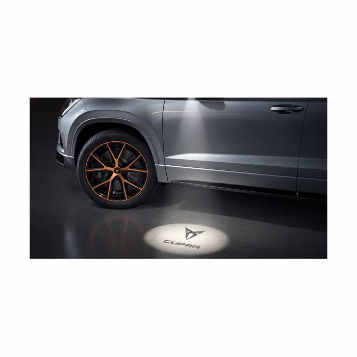 SEAT Ateca (KH7) omgevingsverlichting links buitenspiegel - CUPRA logo