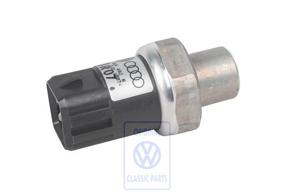 Volkswagen Passat B5 (3B) veiligheidsschakelaar airco